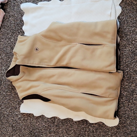 Ariat reversable vest - Picture 6 of 6